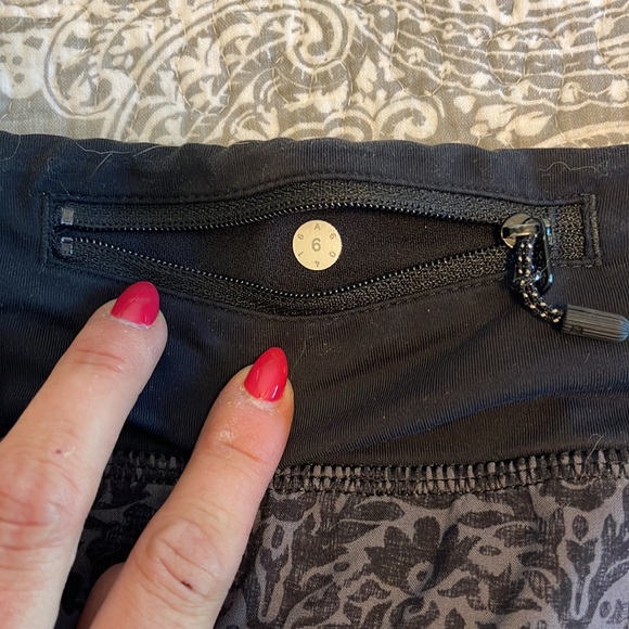 Lululemon speed up shorts 2.5 - Picture 3 of 3